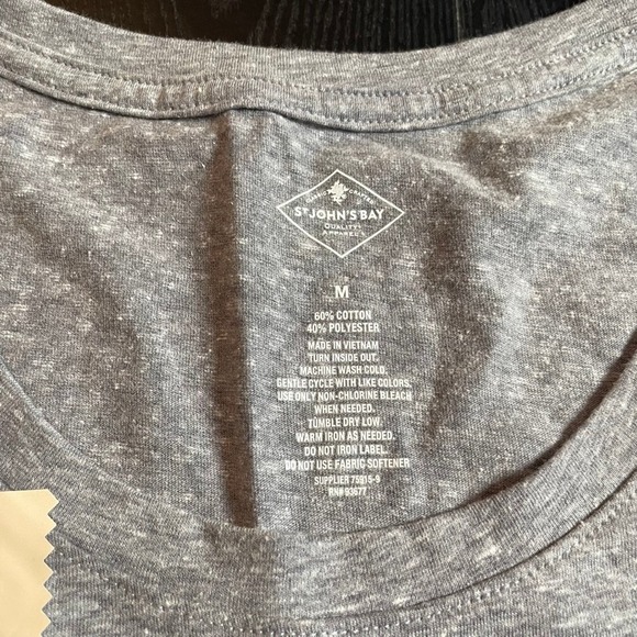 St. John's Bay Women's Gray Elephant Graphic T-Shirt Medium‎ Cotton Blend New - Picture 2 of 4